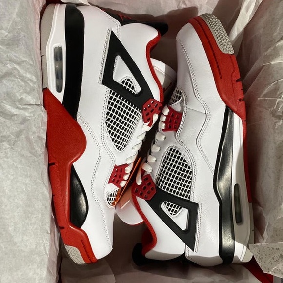 Jordan 4 fire Red